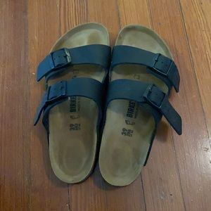 Basic black birks. Worn 2x!